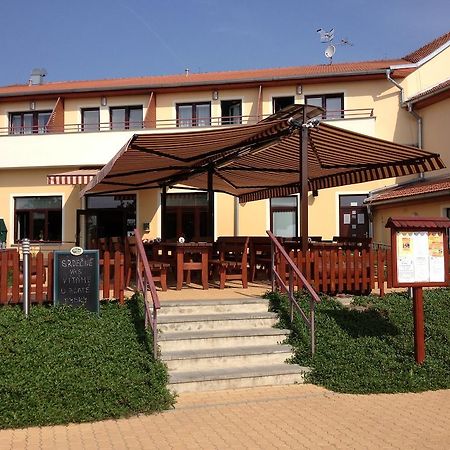 Apartmany, Penzion, Wellness U Zlate Rybky Vyskov Luaran gambar
