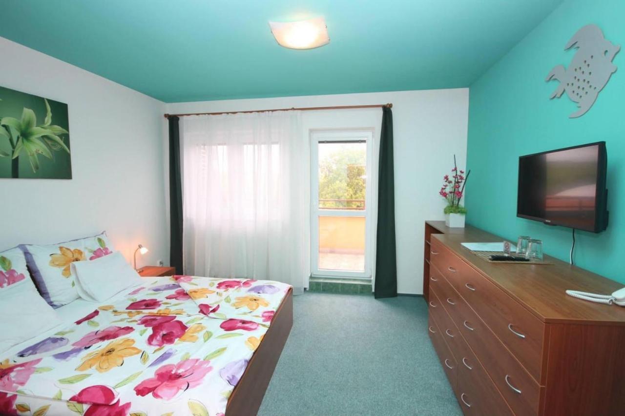 Apartmany, Penzion, Wellness U Zlate Rybky Vyskov Luaran gambar