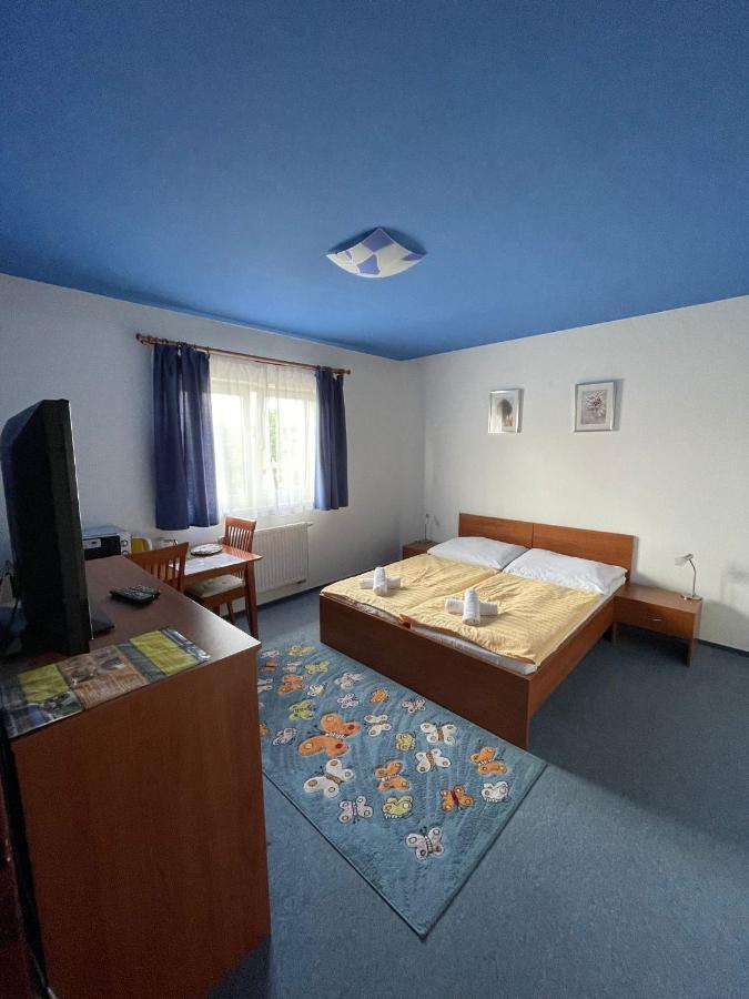 Apartmany, Penzion, Wellness U Zlate Rybky Vyskov Luaran gambar
