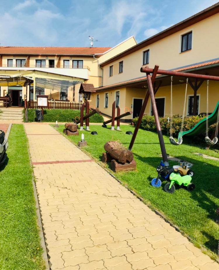 Apartmany, Penzion, Wellness U Zlate Rybky Vyskov Luaran gambar